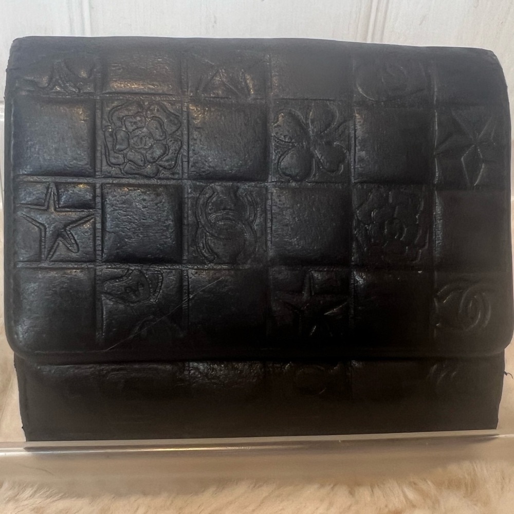 ❤️CHANEL PRECIOUS SYMBOLS ICON LUCKY COMPACT WALLET - Picture 2 of 16